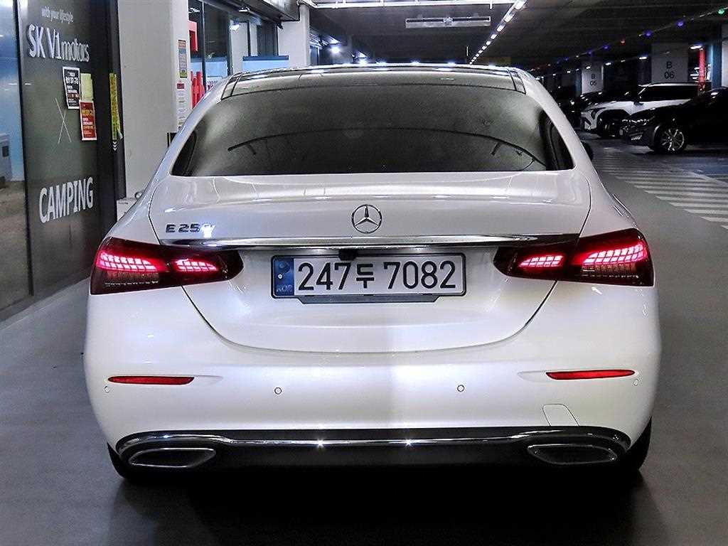 Mercedes Benz E class - Vista 5