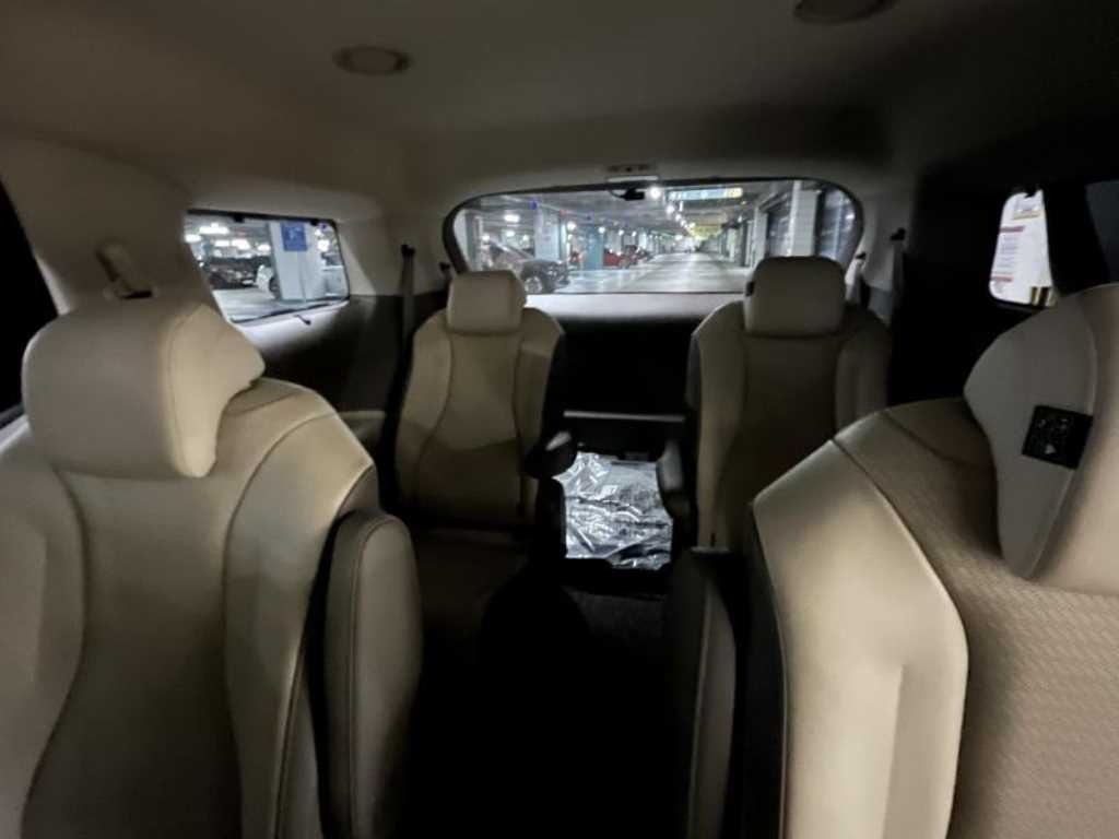 KIA Carnival - Vista 8