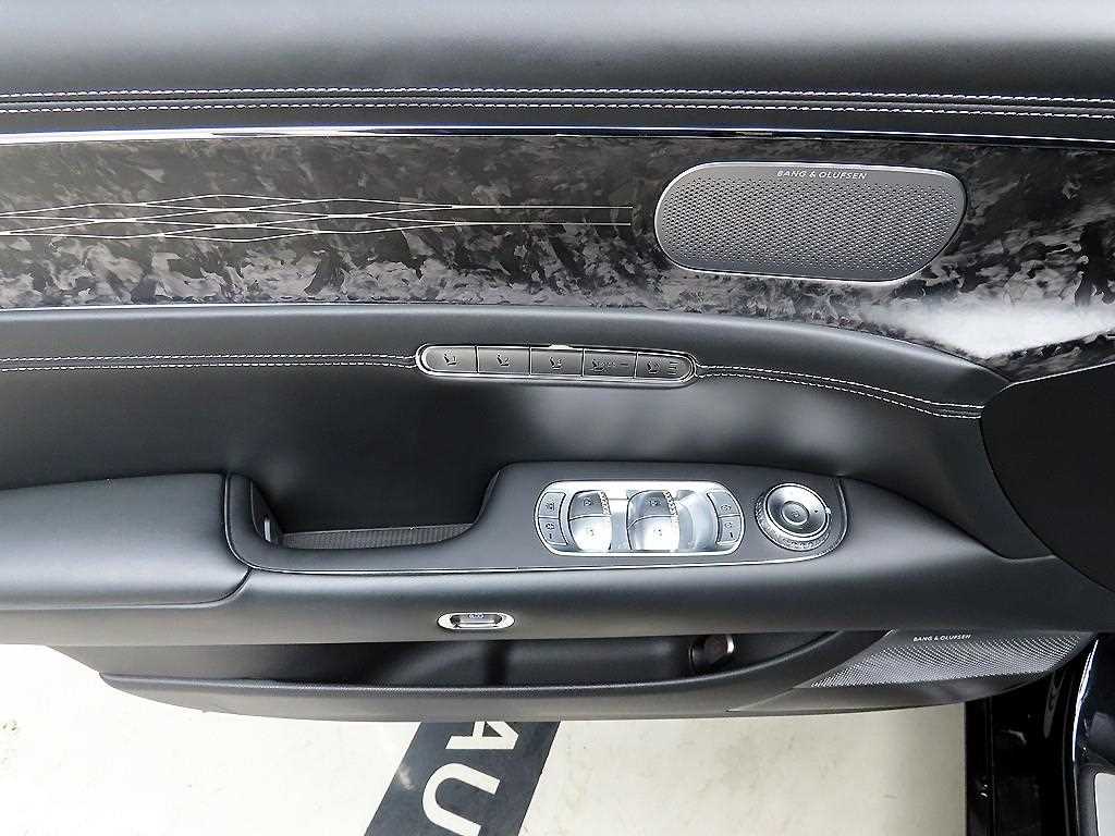 Genesis G90 - Vista 11