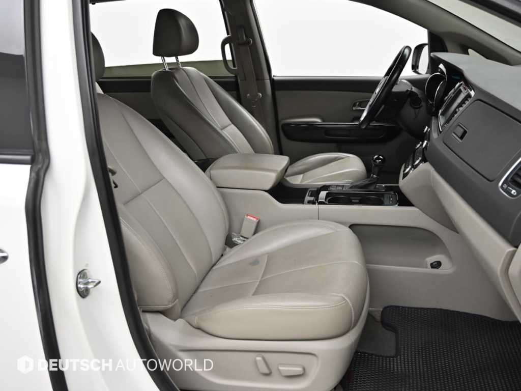 KIA Carnival - Vista 10