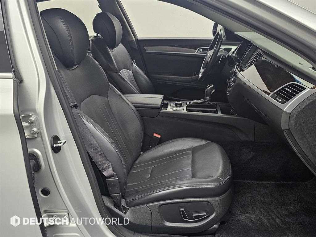 HYUNDAI Genesis - Vista 10