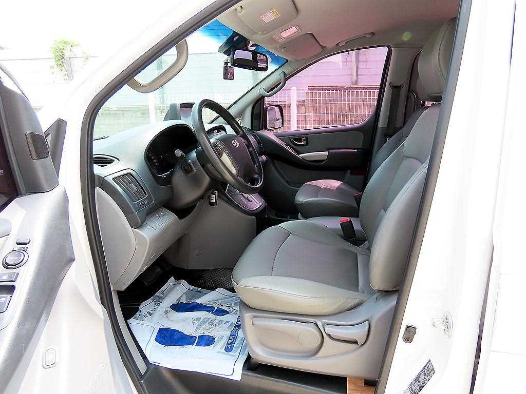 HYUNDAI Starex - Vista 5