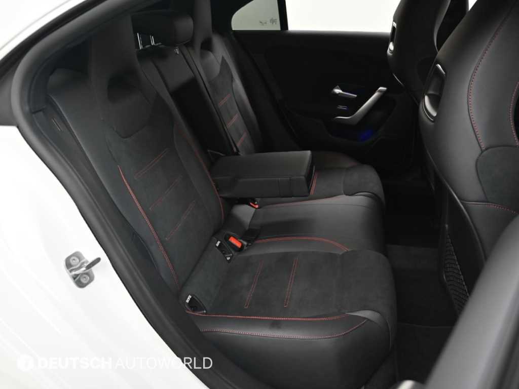 Mercedes Benz GLA Class - Vista 12