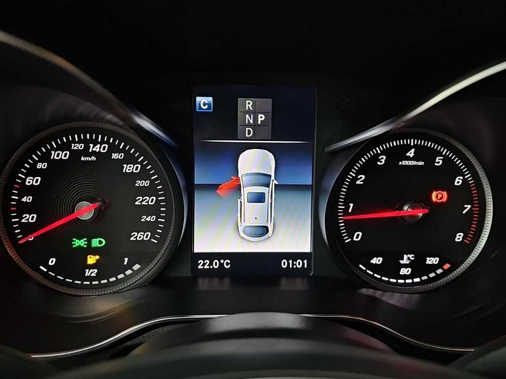 Mercedes Benz GLC Class - Vista 6