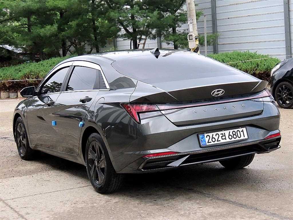 HYUNDAI Avante - Vista 3