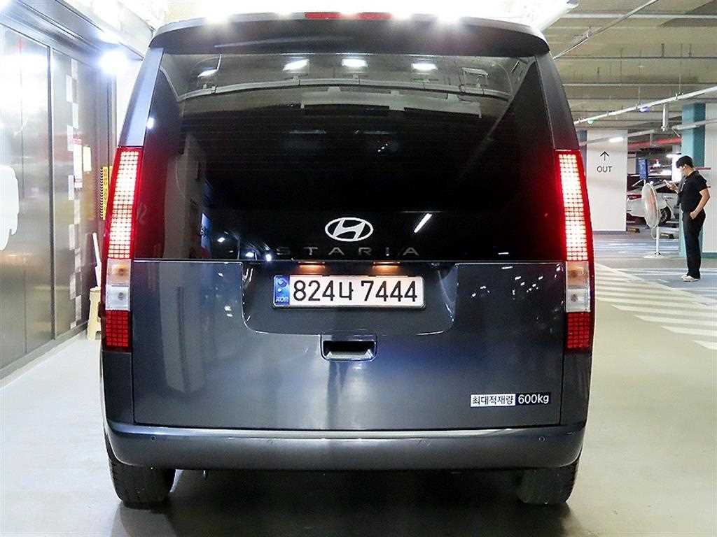 HYUNDAI Staria - Vista 5