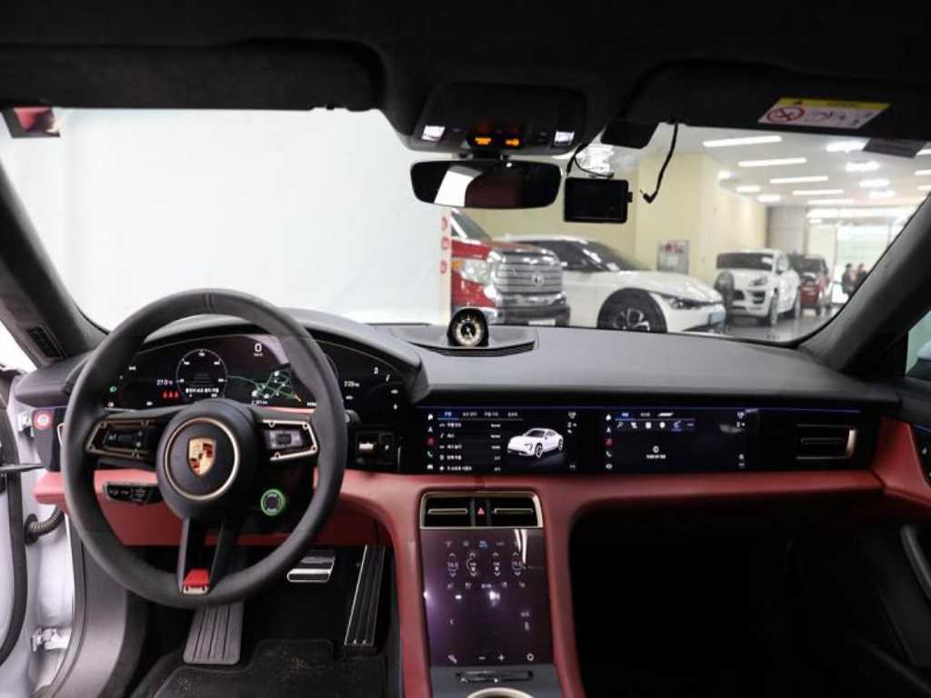 Porsche Taycan - Vista 12