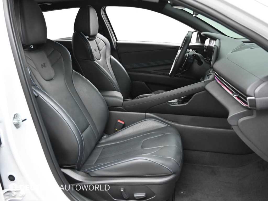 HYUNDAI Avante - Vista 10