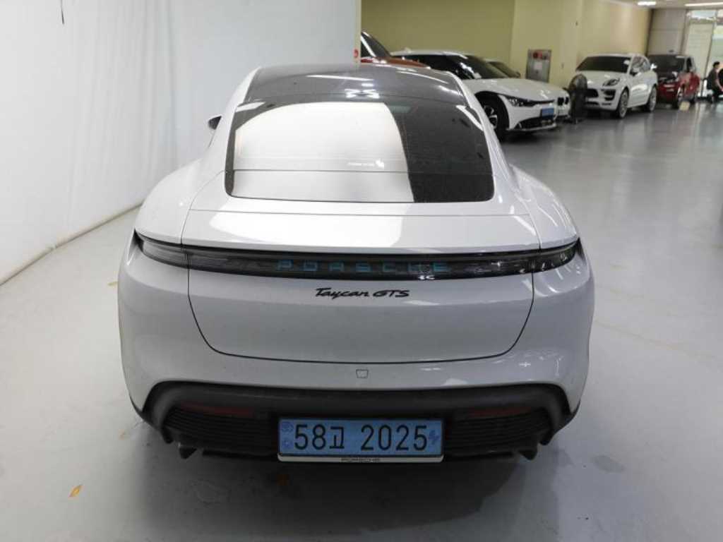 Porsche Taycan - Vista 5