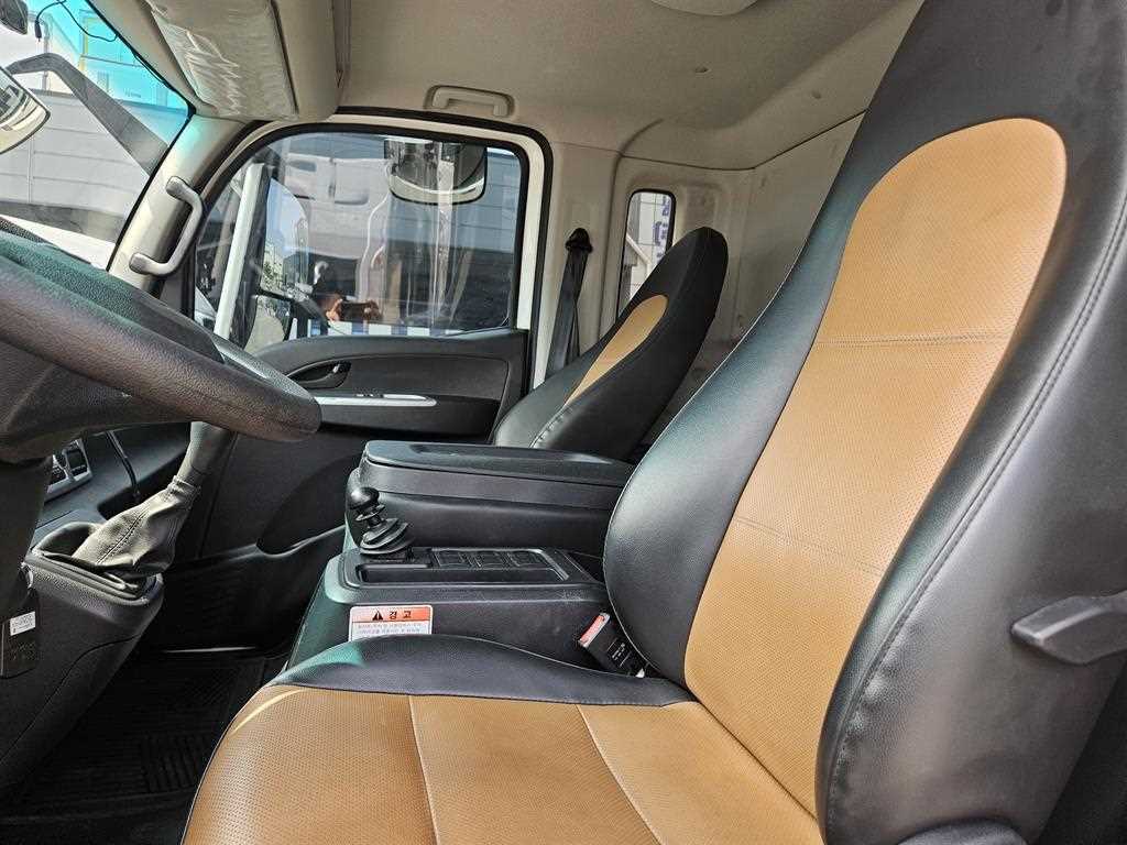 medium and large cargo truck - Vista 12