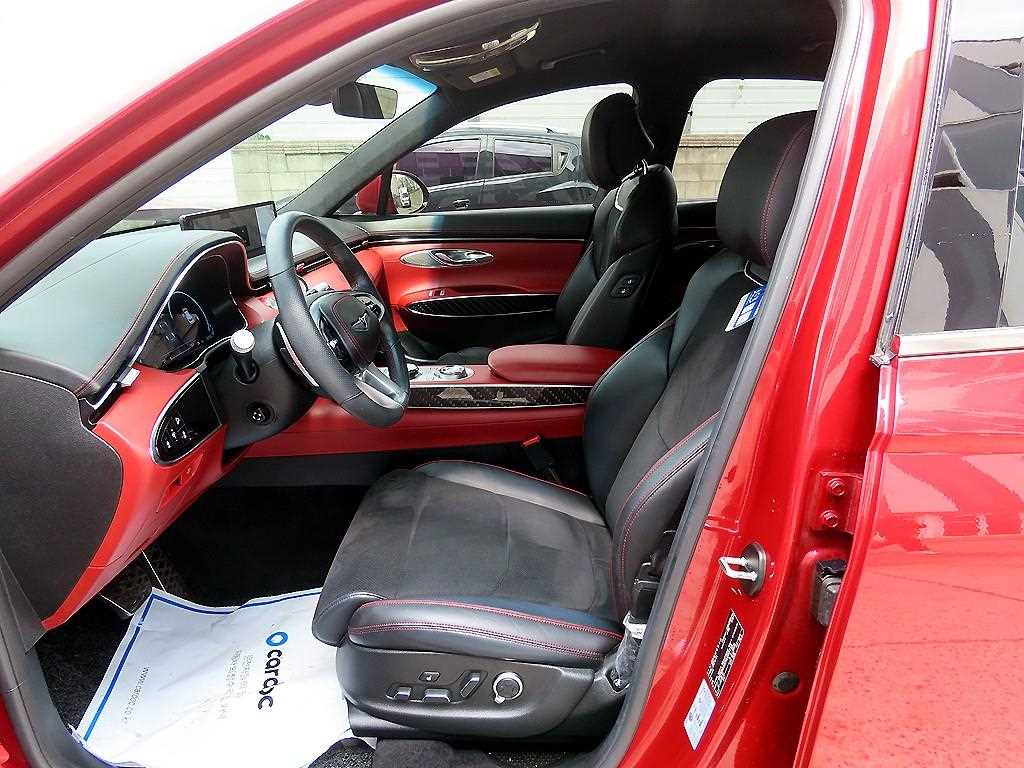 Genesis GV70 - Vista 5
