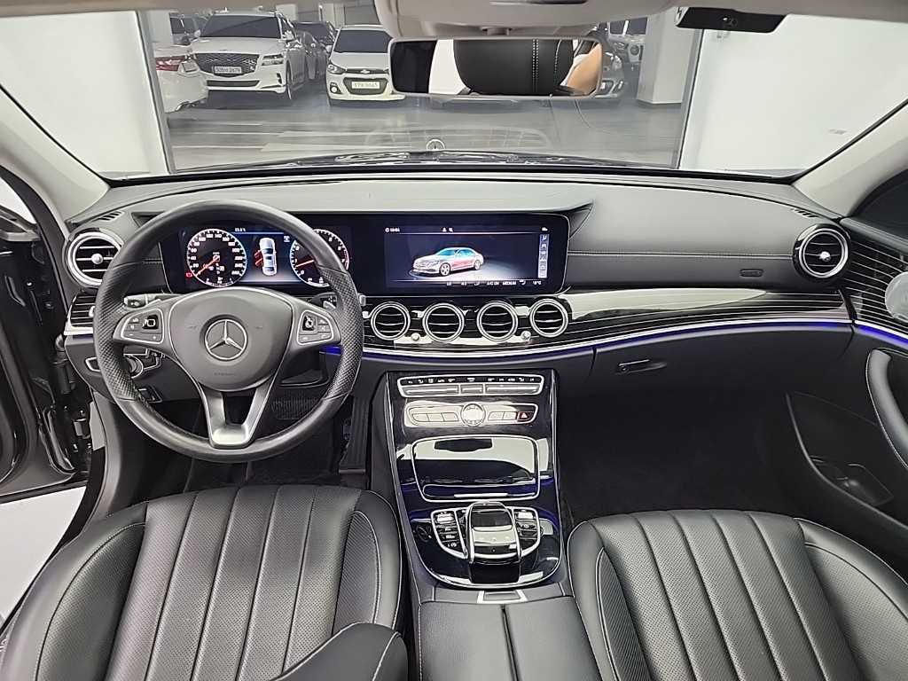 Mercedes Benz E class - Vista 8