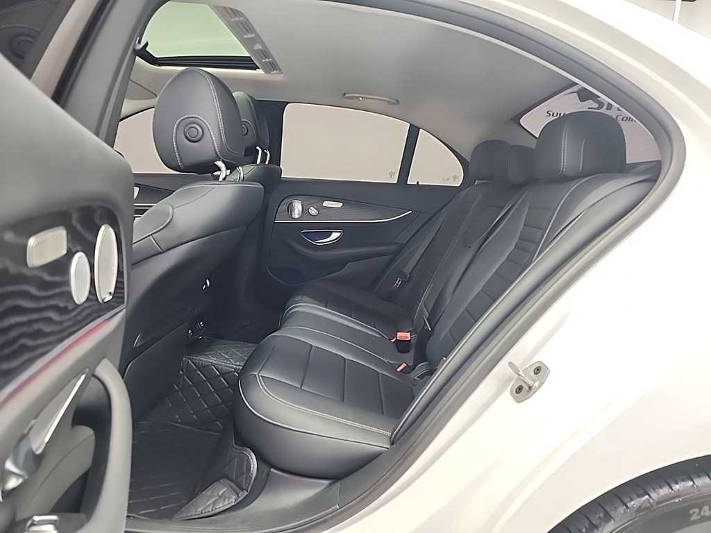 Mercedes Benz E class - Vista 12