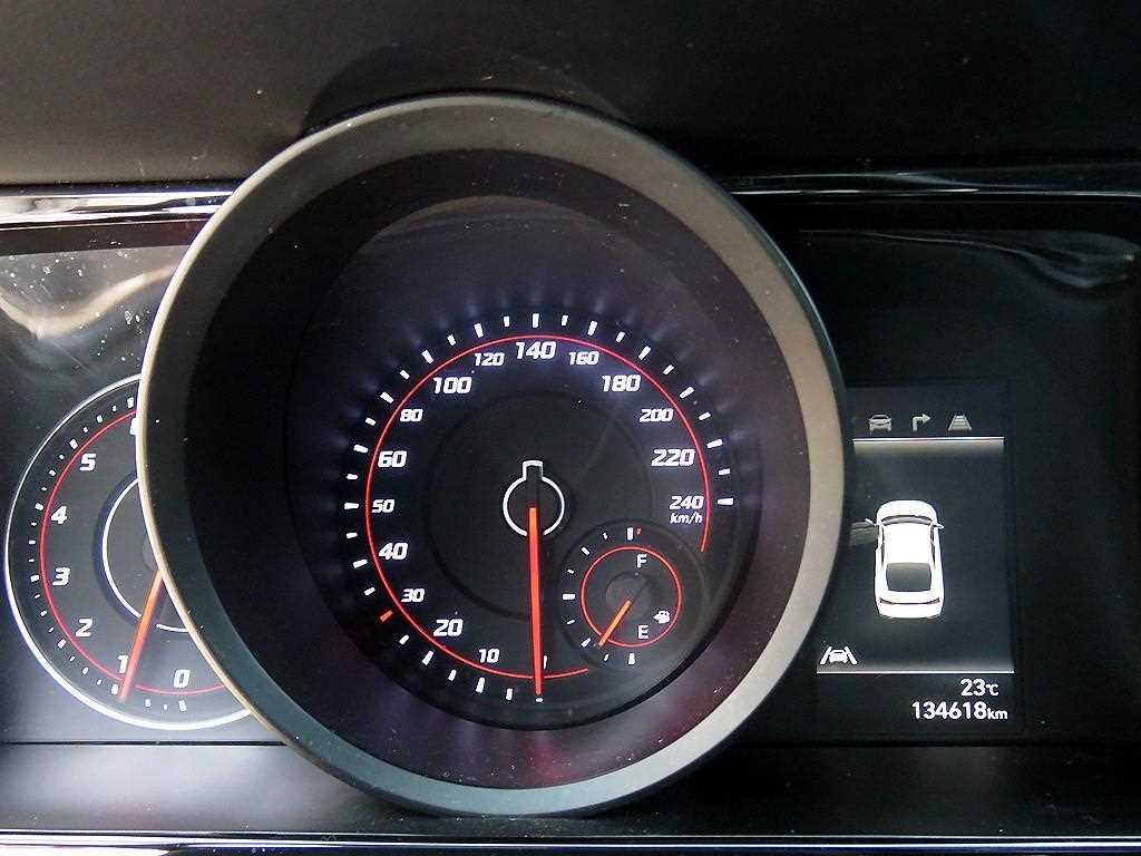 HYUNDAI Avante - Vista 10