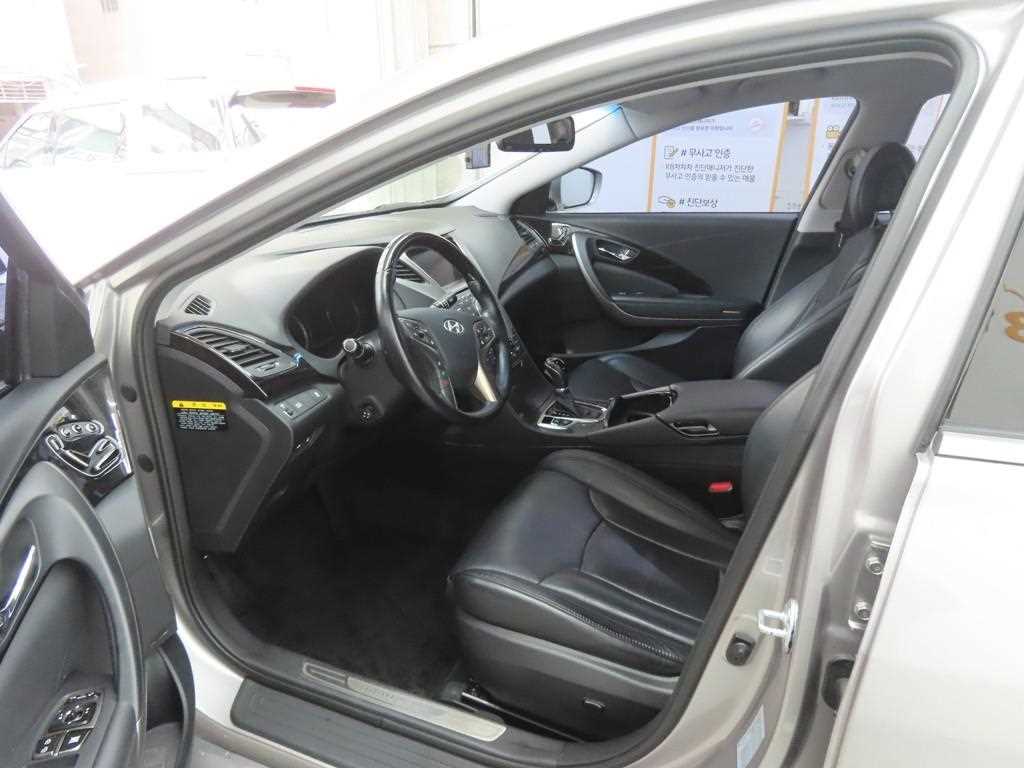 HYUNDAI Grandeur - Vista 5