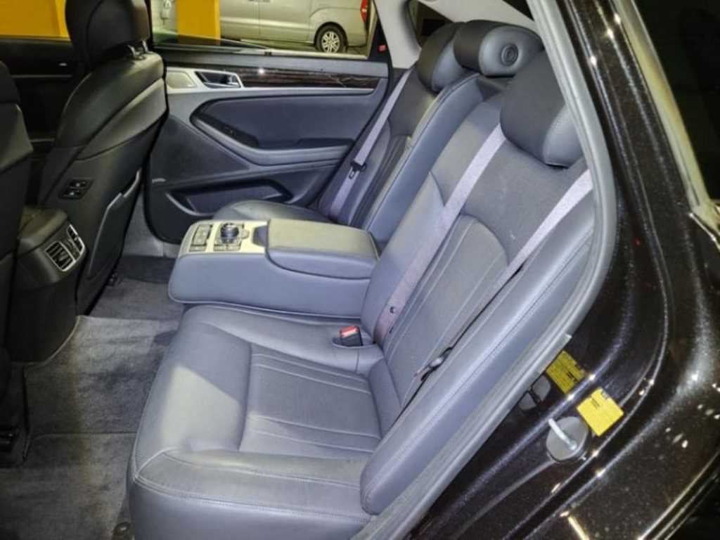 Genesis G80 - Vista 8