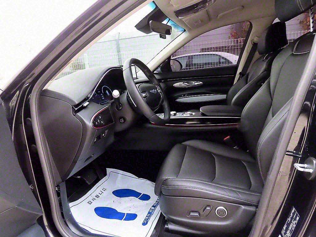 Genesis GV70 - Vista 5