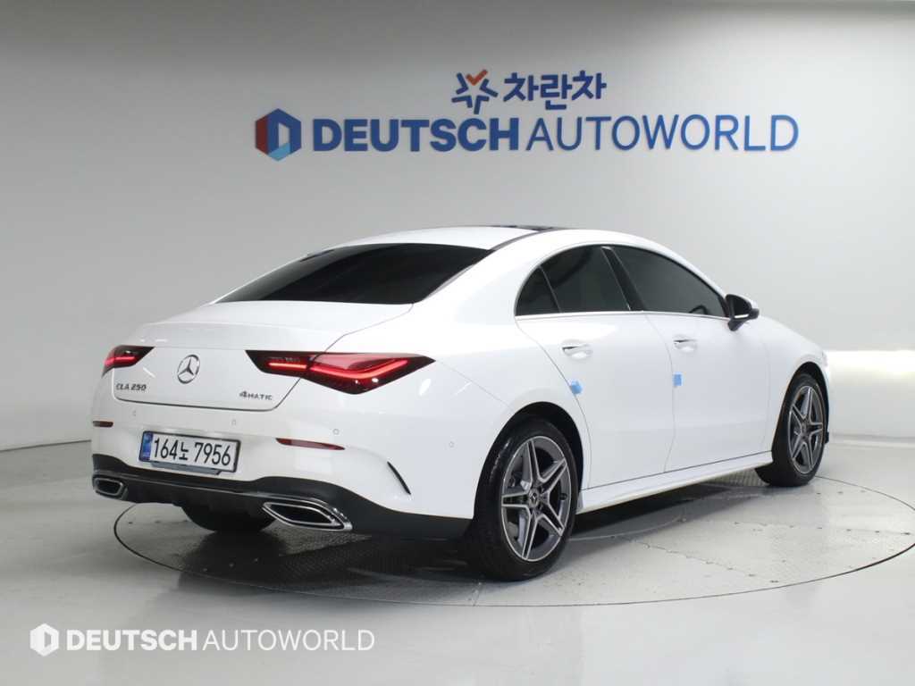 Mercedes Benz GLA Class - Vista 2