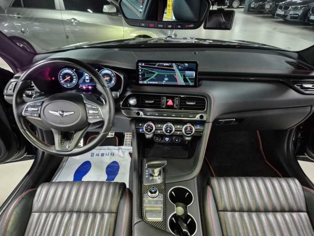 Genesis G70 - Vista 5