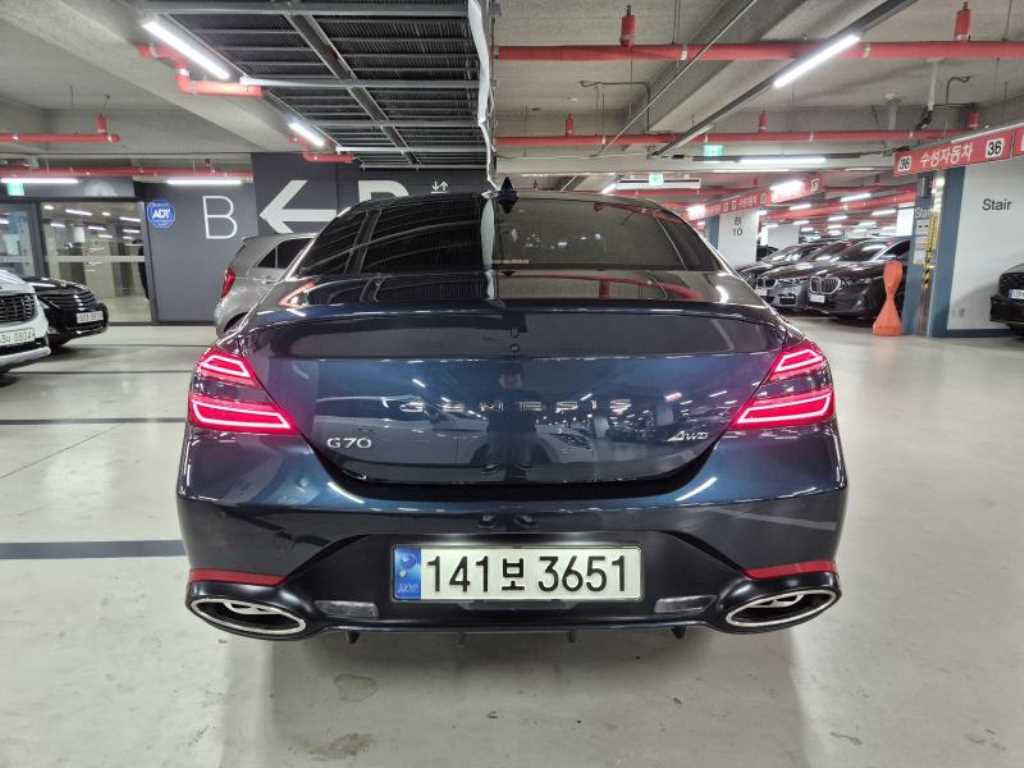 Genesis G70 - Vista 4