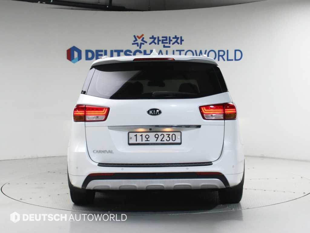KIA Carnival - Vista 4