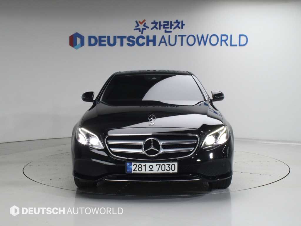 Mercedes Benz E class - Vista 3
