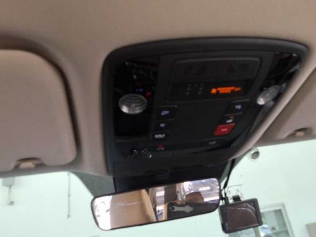 KIA Carnival - Vista 9