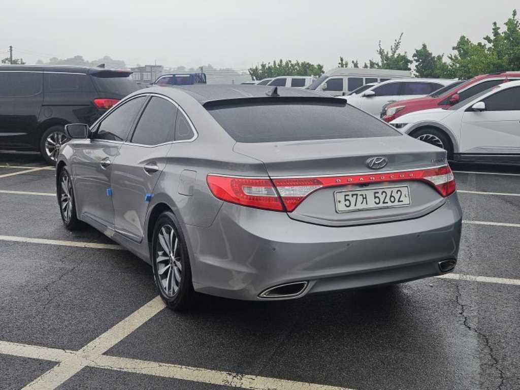 HYUNDAI Grandeur - Vista 5