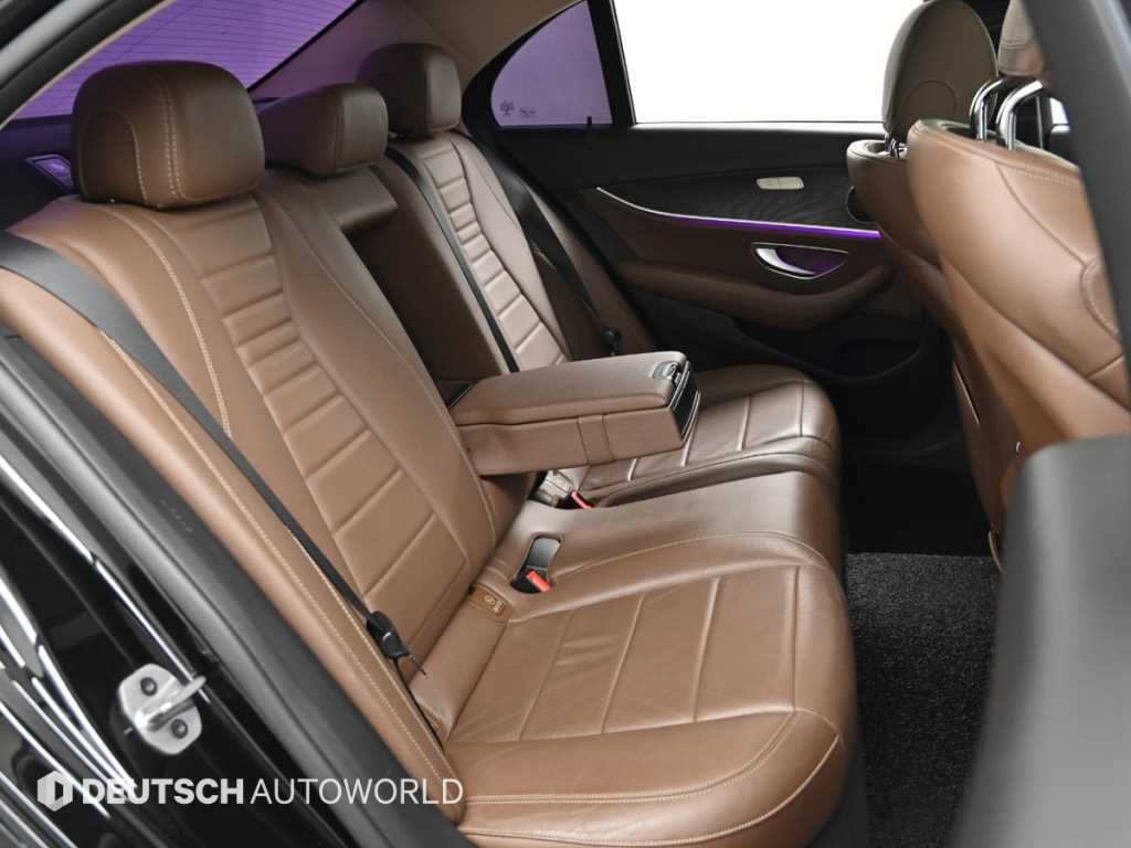 Mercedes Benz E class - Vista 12