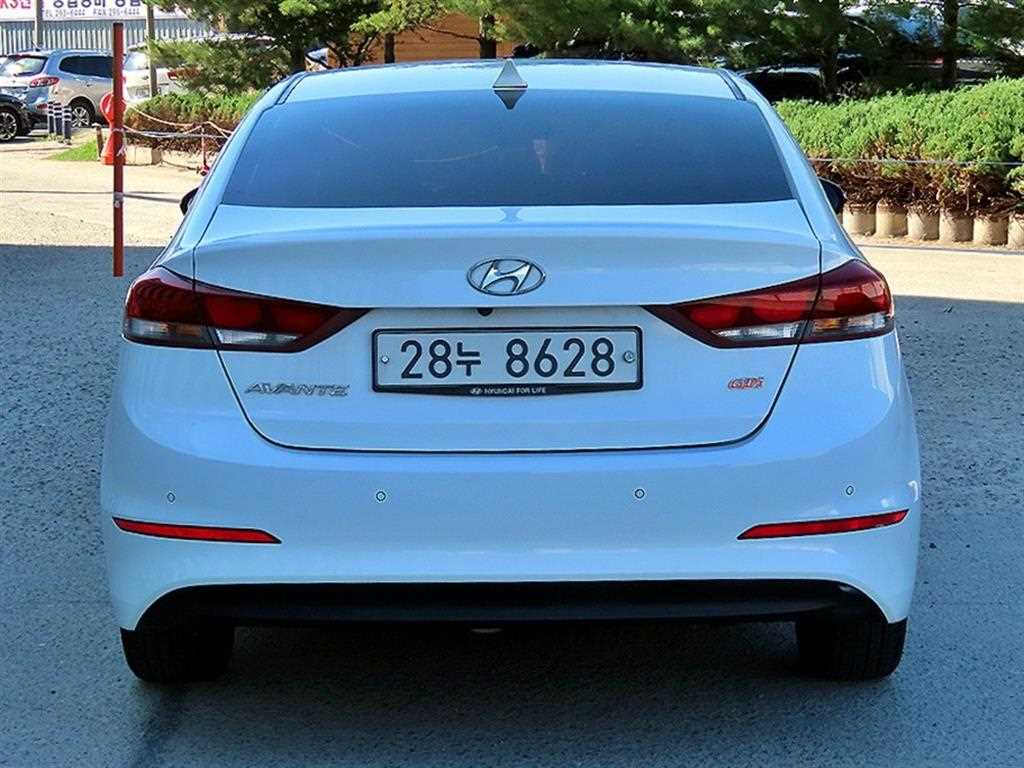 HYUNDAI Avante - Vista 4