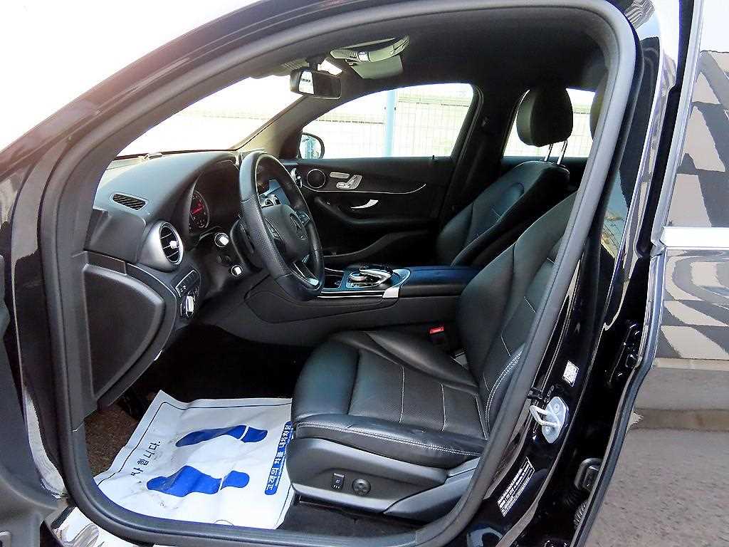 Mercedes Benz GLC Class - Vista 5