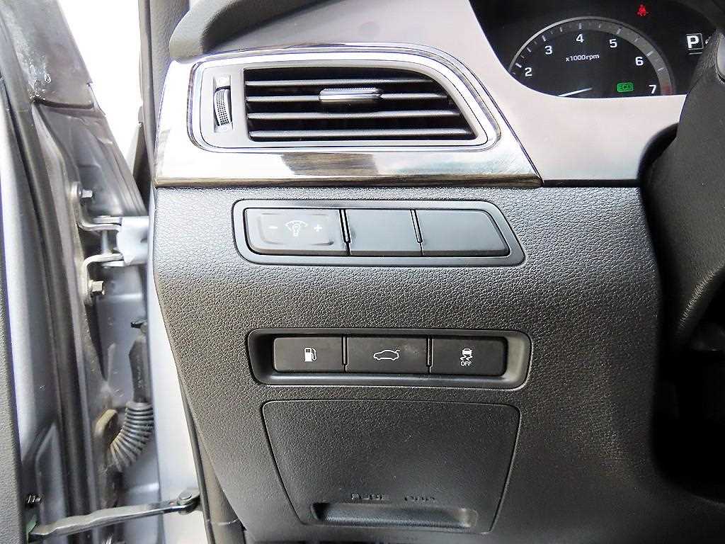 HYUNDAI Sonata - Vista 12