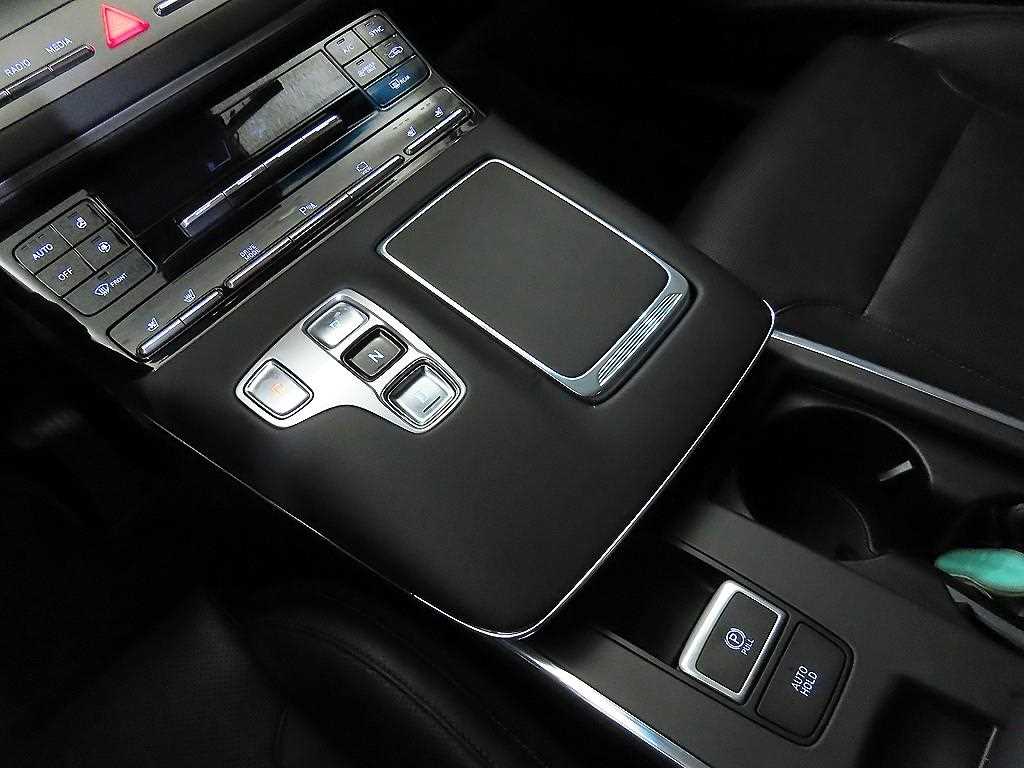 HYUNDAI Grandeur - Vista 12