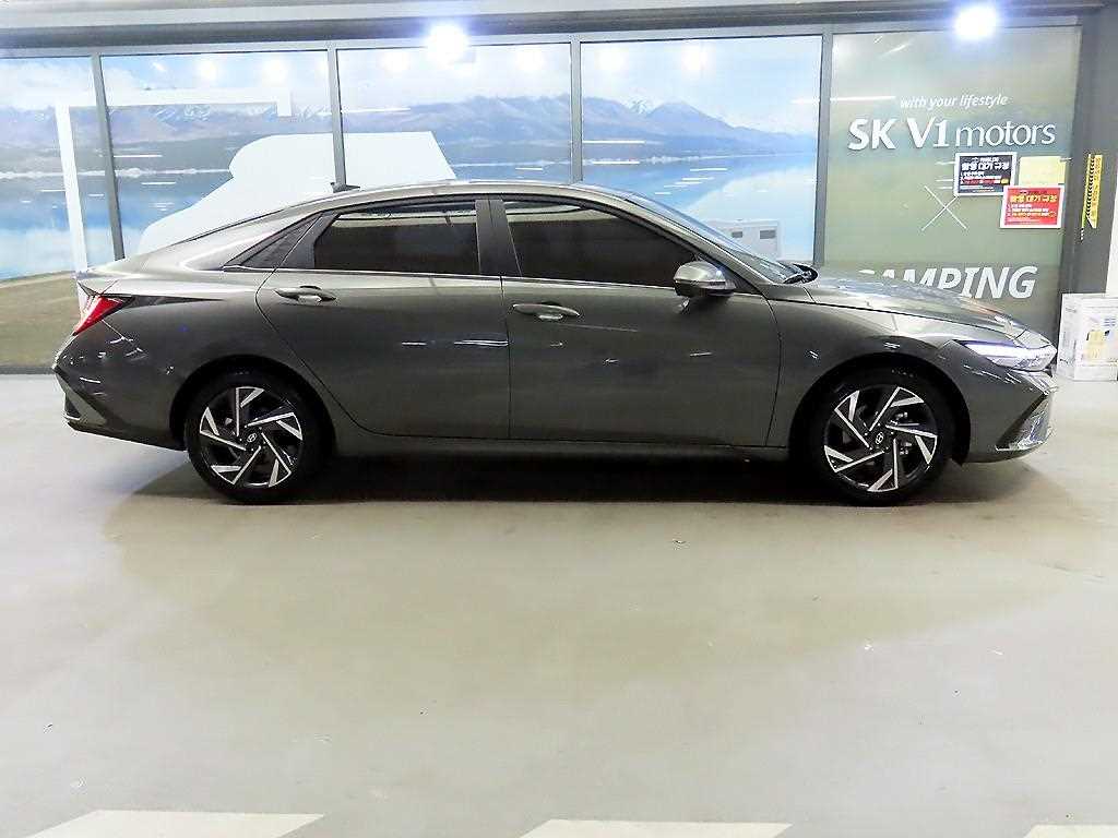 HYUNDAI Avante - Vista 3