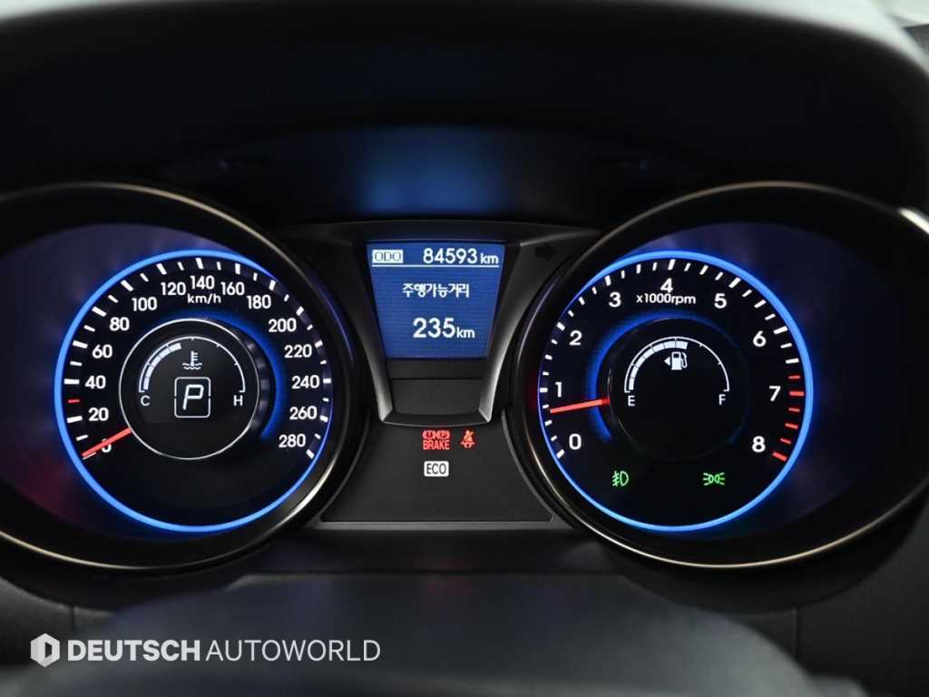 HYUNDAI Genesis - Vista 8