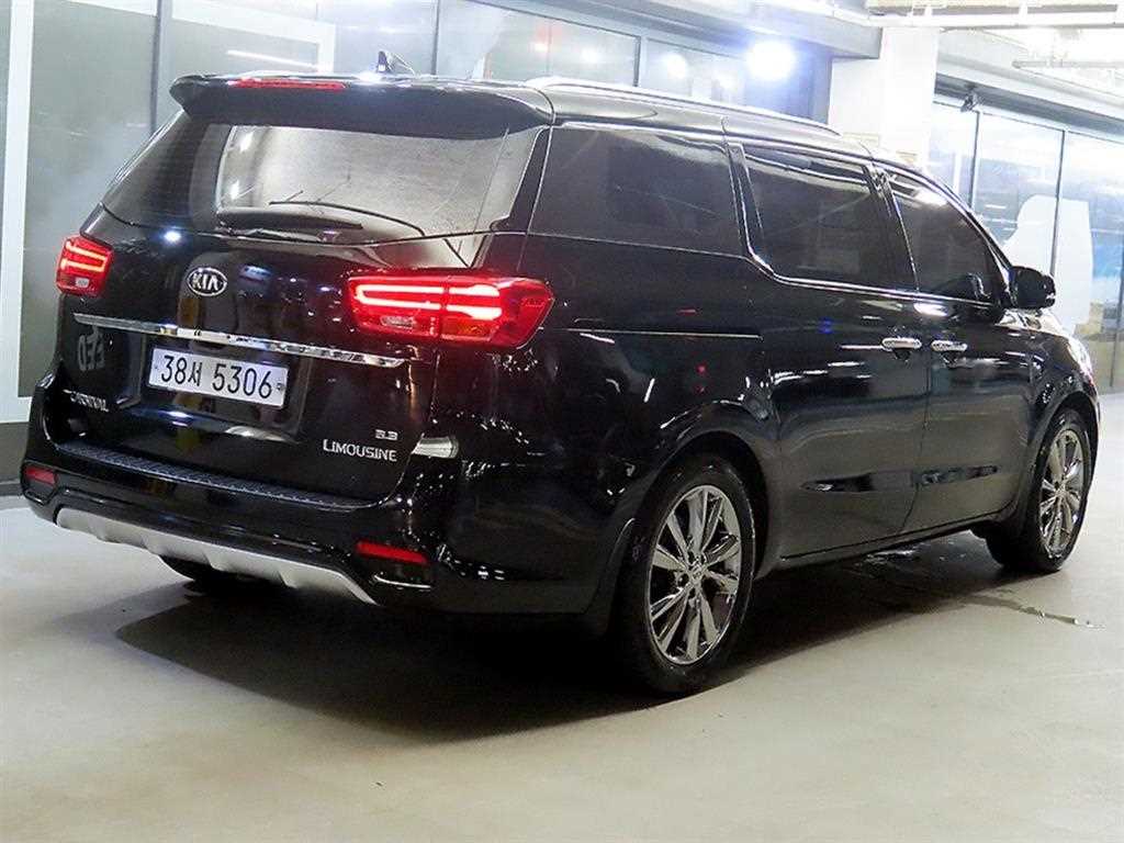KIA Carnival - Vista 4