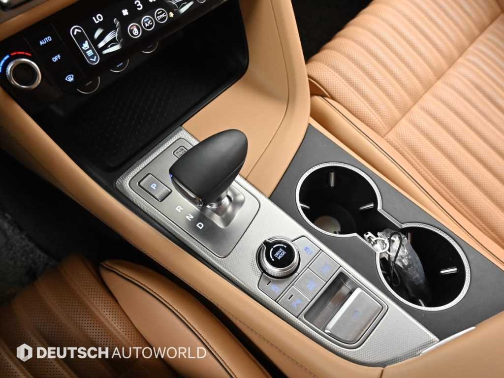 Genesis G70 - Vista 9