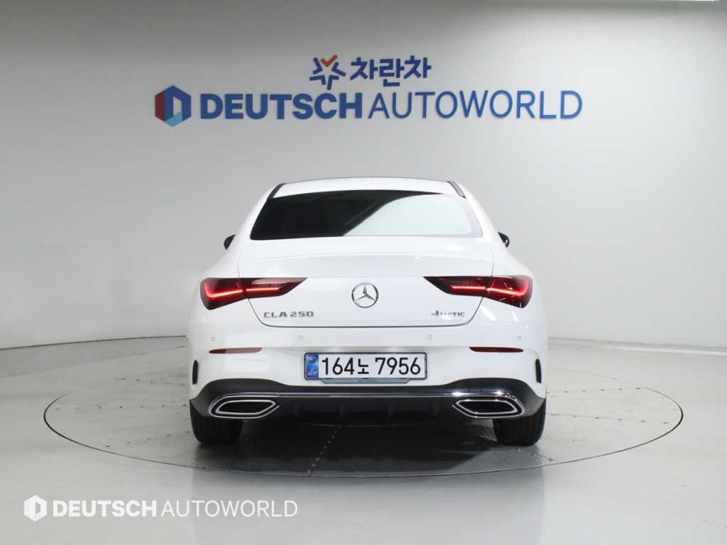 Mercedes Benz GLA Class - Vista 4