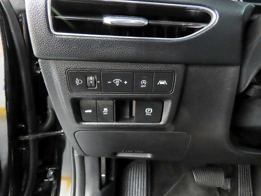 HYUNDAI Sonata - Vista 12