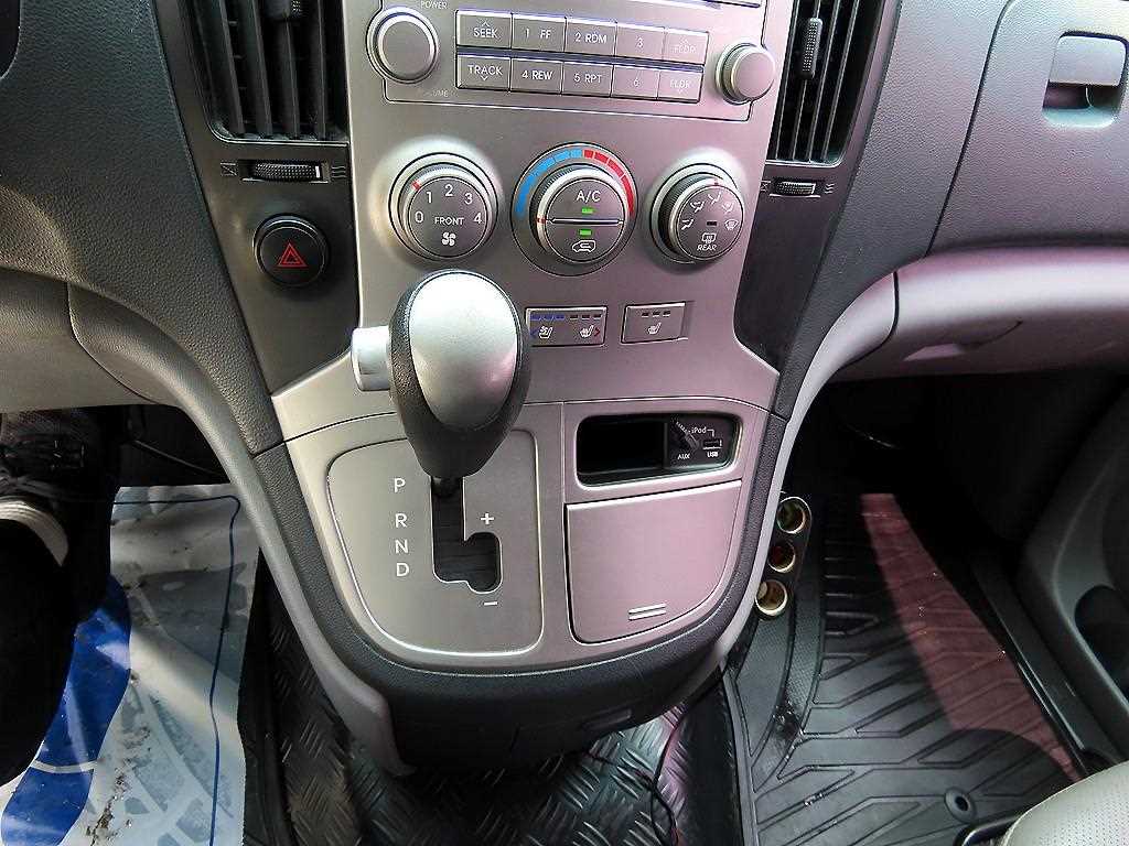 HYUNDAI Starex - Vista 10