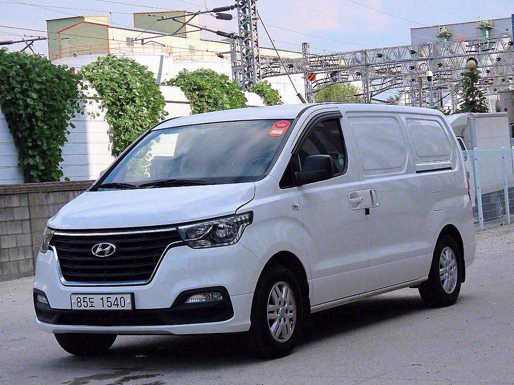 HYUNDAI Starex - Vista 2