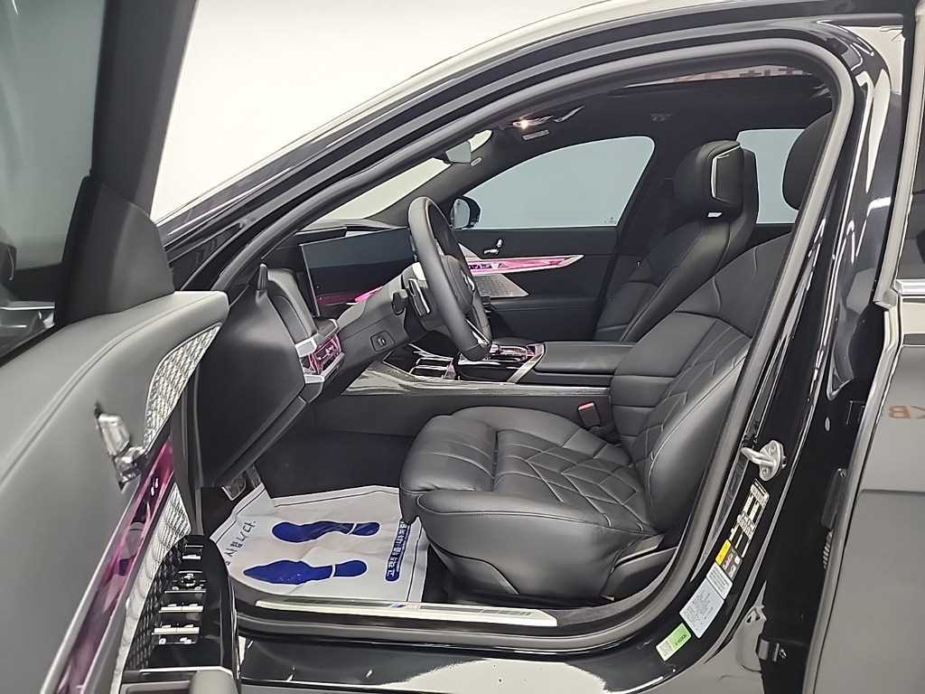 BMW i7 - Vista 11