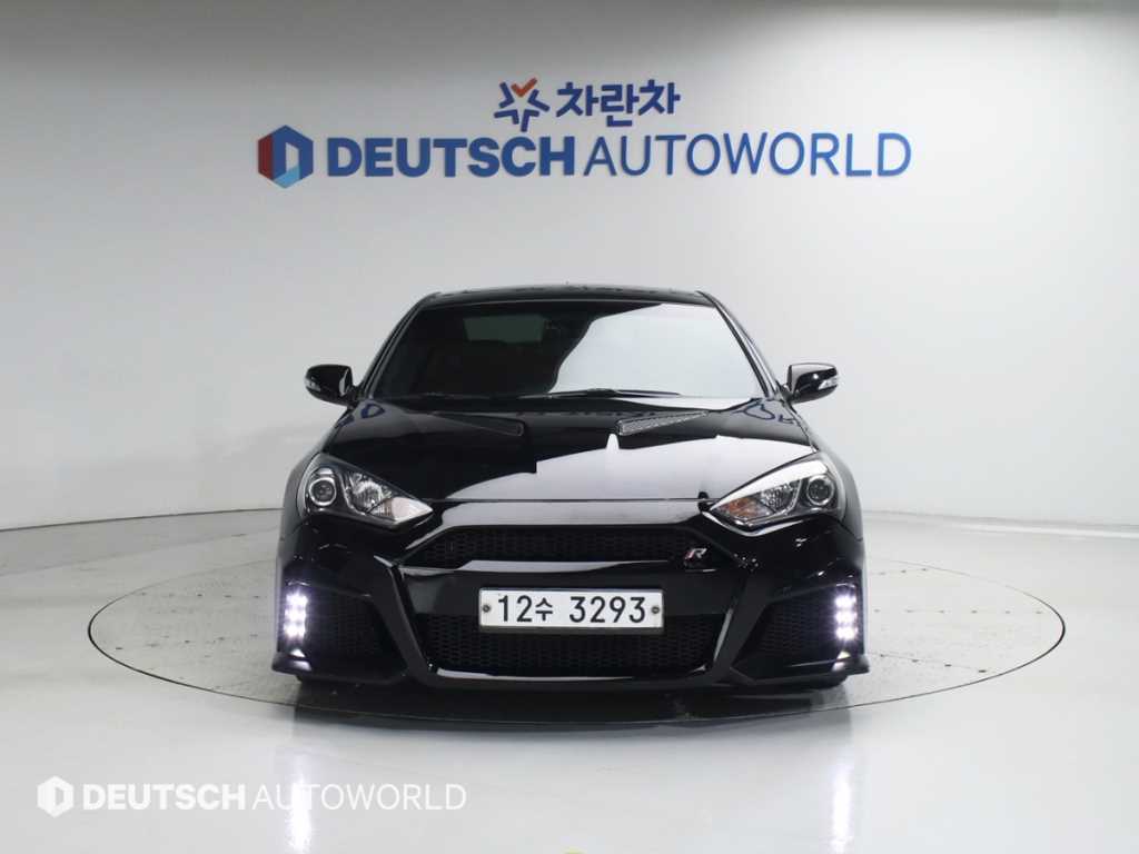 HYUNDAI Genesis - Vista 3