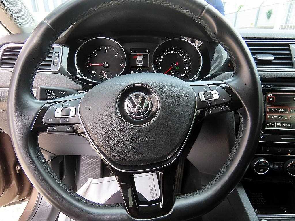Volkswagen Jetta - Vista 8
