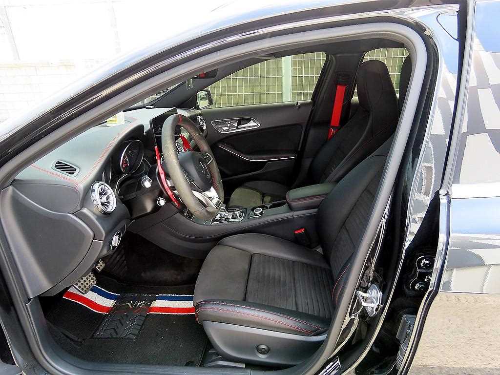 Mercedes Benz GLA Class - Vista 5