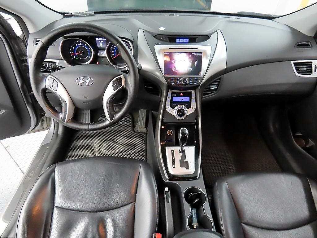 HYUNDAI Avante - Vista 7
