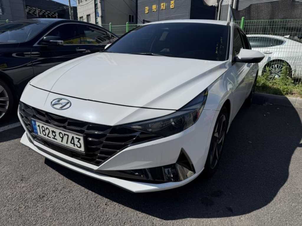 HYUNDAI Avante - Vista 3