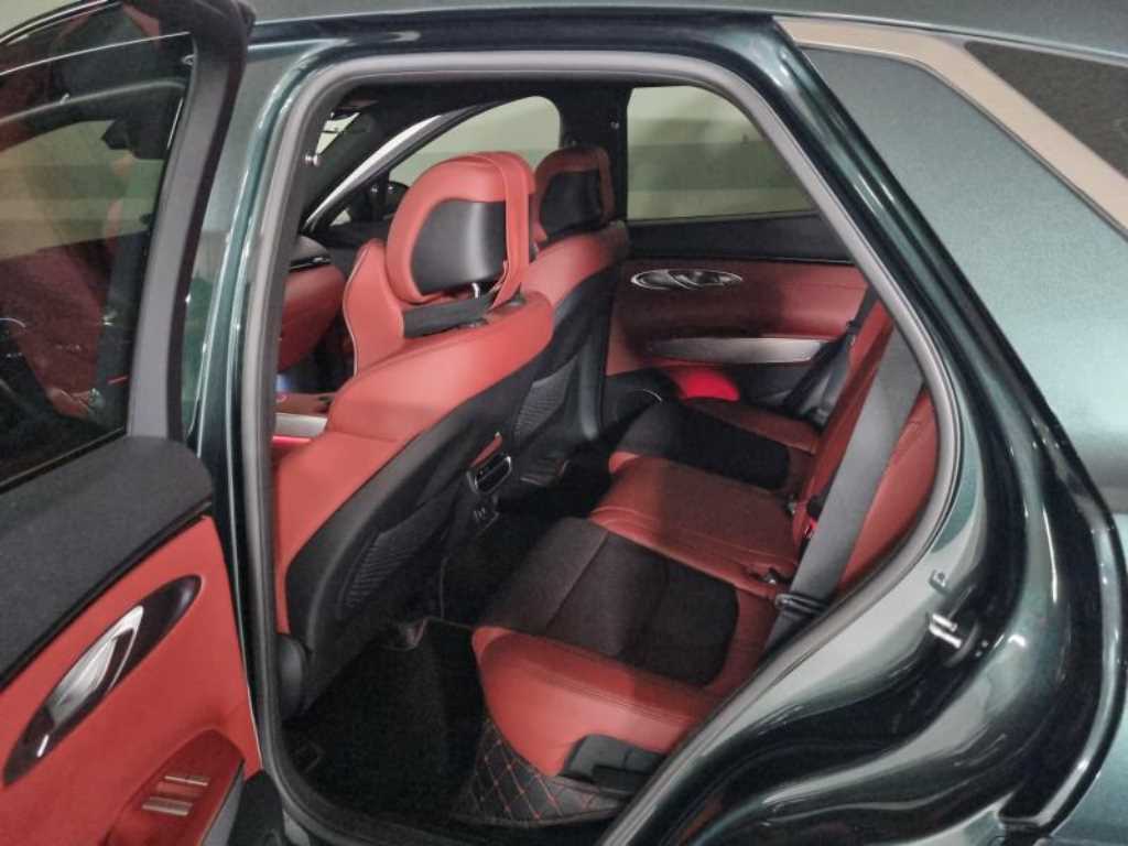 Genesis GV70 - Vista 6