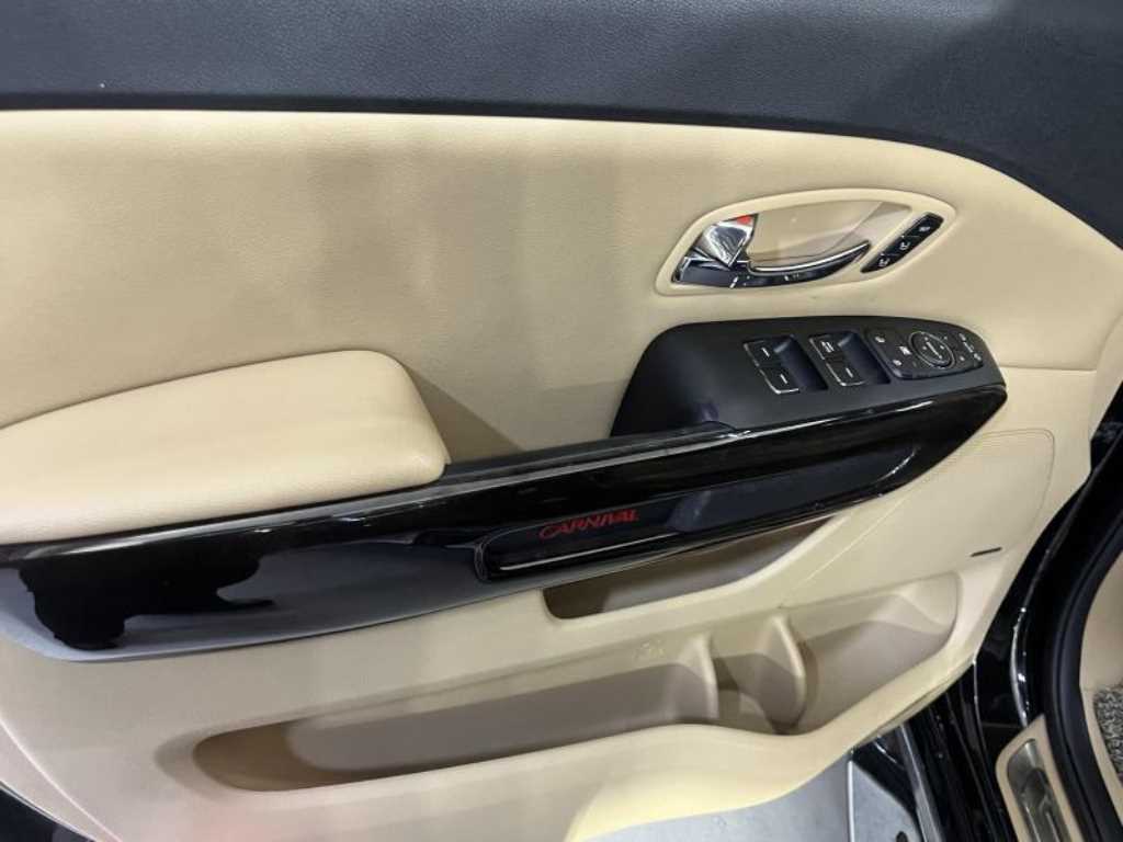 KIA Carnival - Vista 9