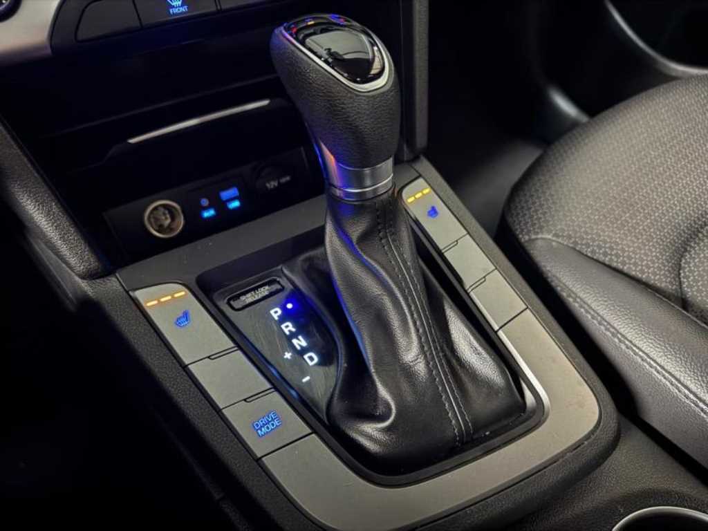 HYUNDAI Avante - Vista 11